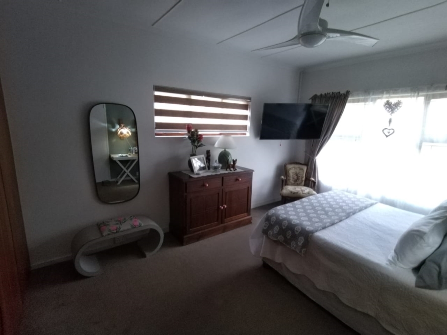 4 Bedroom Property for Sale in Albertinia Western Cape